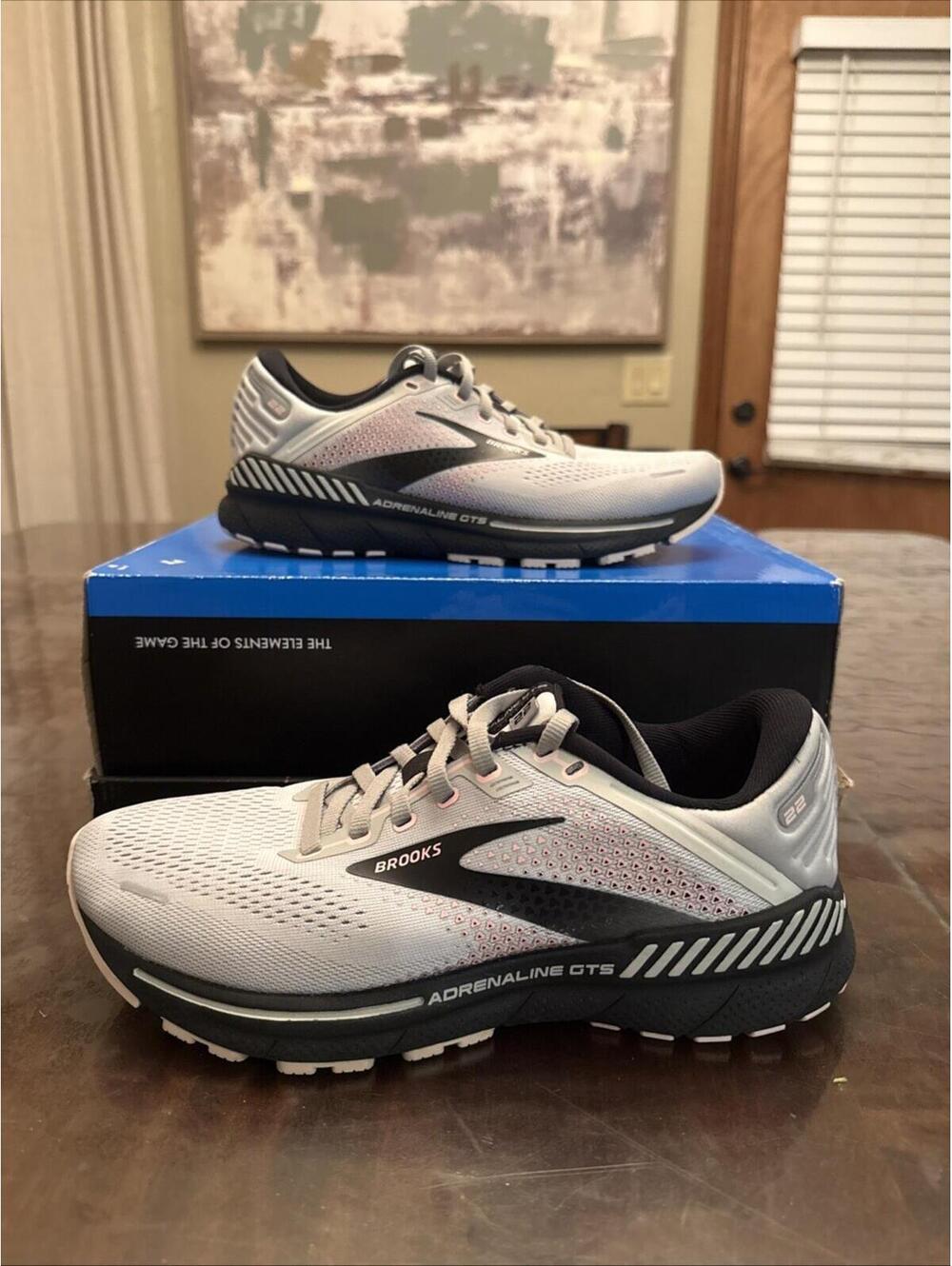 Brooks Adrenaline GTS 22 Womens Running Shoes Gray Athletic Sneakers Size 9B